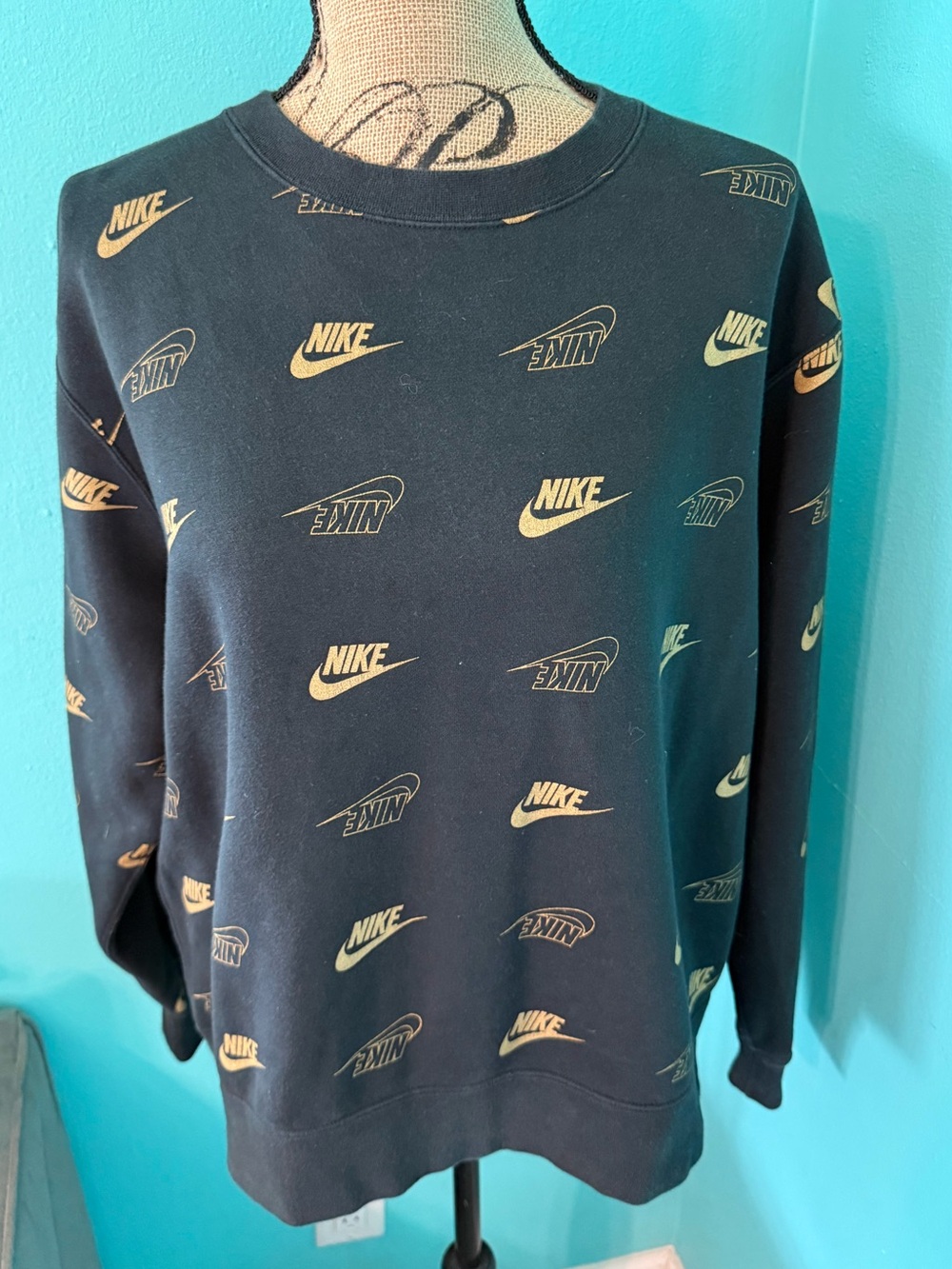 Women’s Nike Sportswear Shine Metallic all-over Print Sweatshirt Size Large